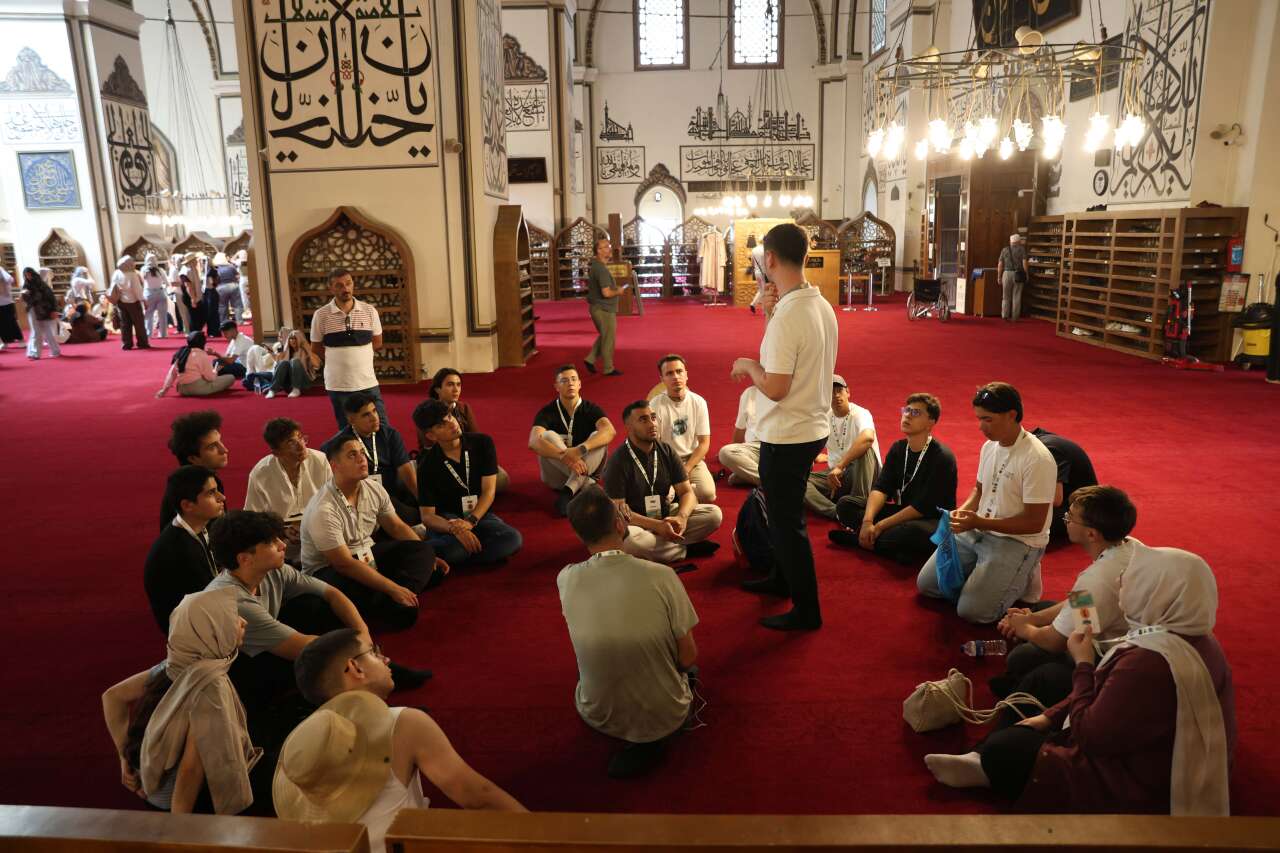Kitabı okuyan, sınavı geçen YHT ile gidiyor! Konyalı liseliler kuruluşun şehrinde 12
